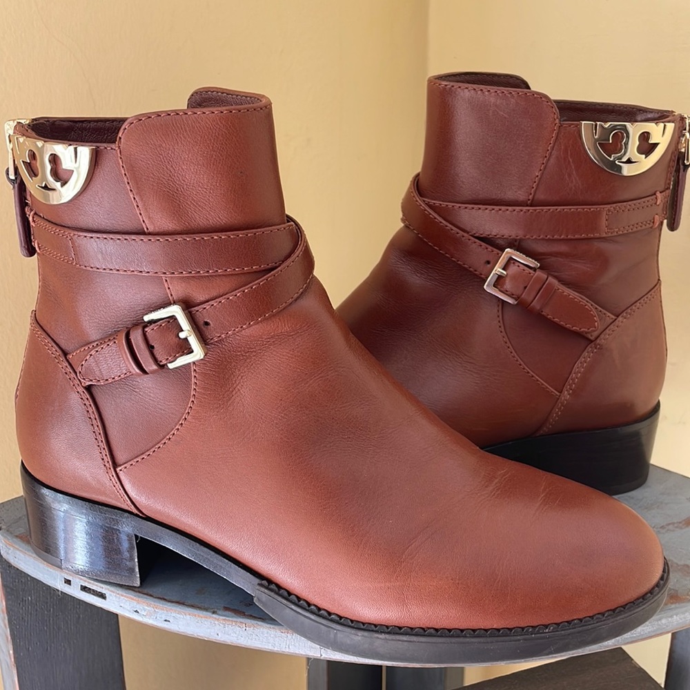- 💕Tory Burch Sidney Bootie in Cognac Brown size 6 - Low heel with buckle 💕